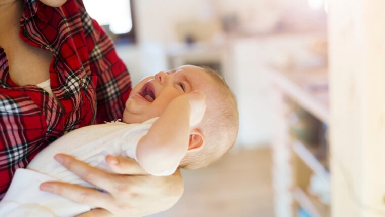Moje niemowlę ciągle płacze! Jak je uspokoić? 10 sprawdzonych metod matek, które w końcu śpią spokojnie