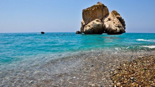 Cypr to jedna z najpiękniejszych wysp Morza Śródziemnego o łagodnym i ciepłym klimacie, nad którą niemal cały rok świeci słońce.