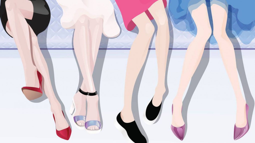 Bokiem, po turecku noga na nogę? Sposób siedzenia mówi wiele o twojej osobowości