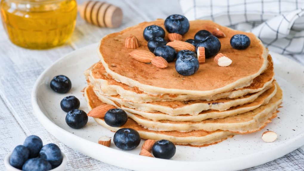 Kalifornijskie pancakes z migdałami