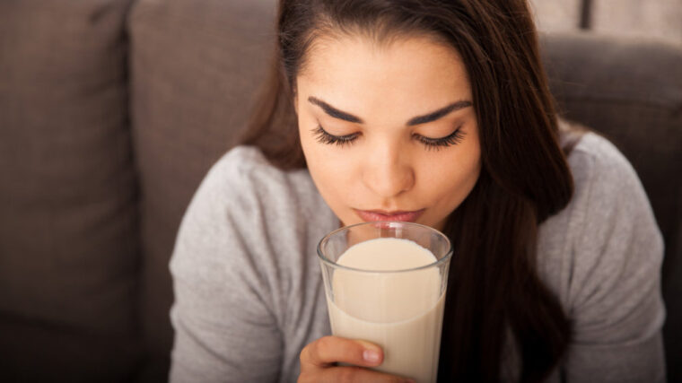 Dlaczego warto pić mleko roślinne? Jest co najmniej kilka powodów
