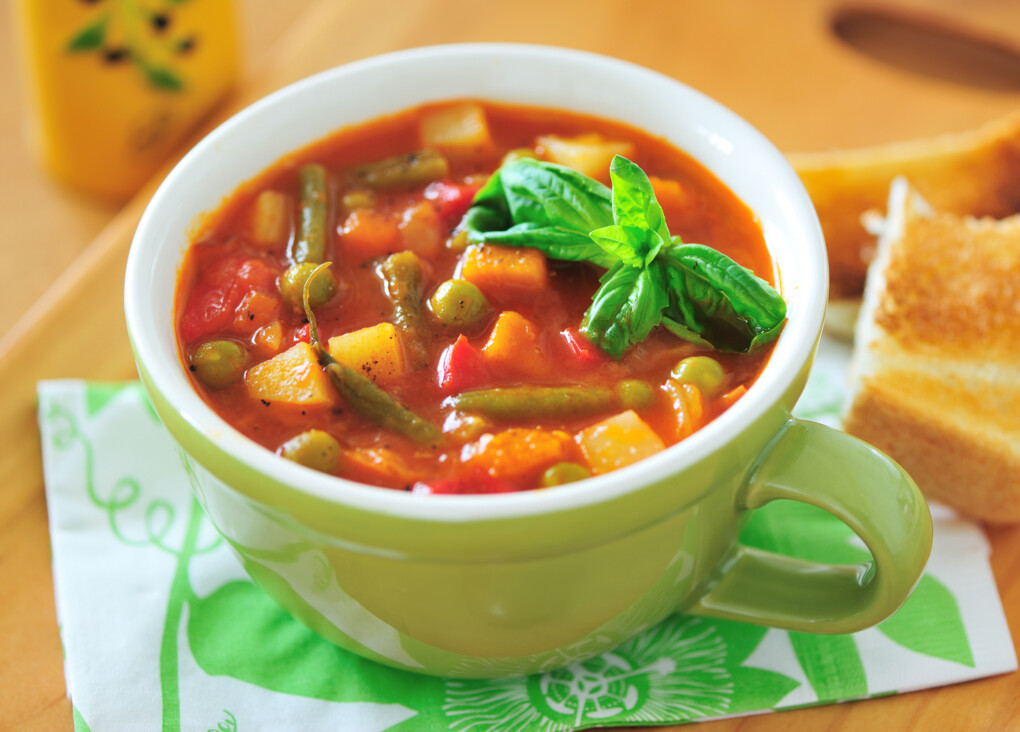 Zupa minestrone - włoska z makaronem, wege, przepis