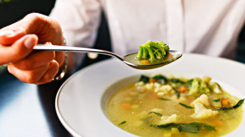 Zupa minestrone - włoska z makaronem, wege, przepis
