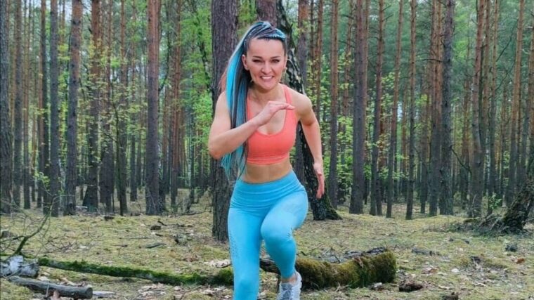 Monika Kołakowska - brzuch, tabata, trening YouTube