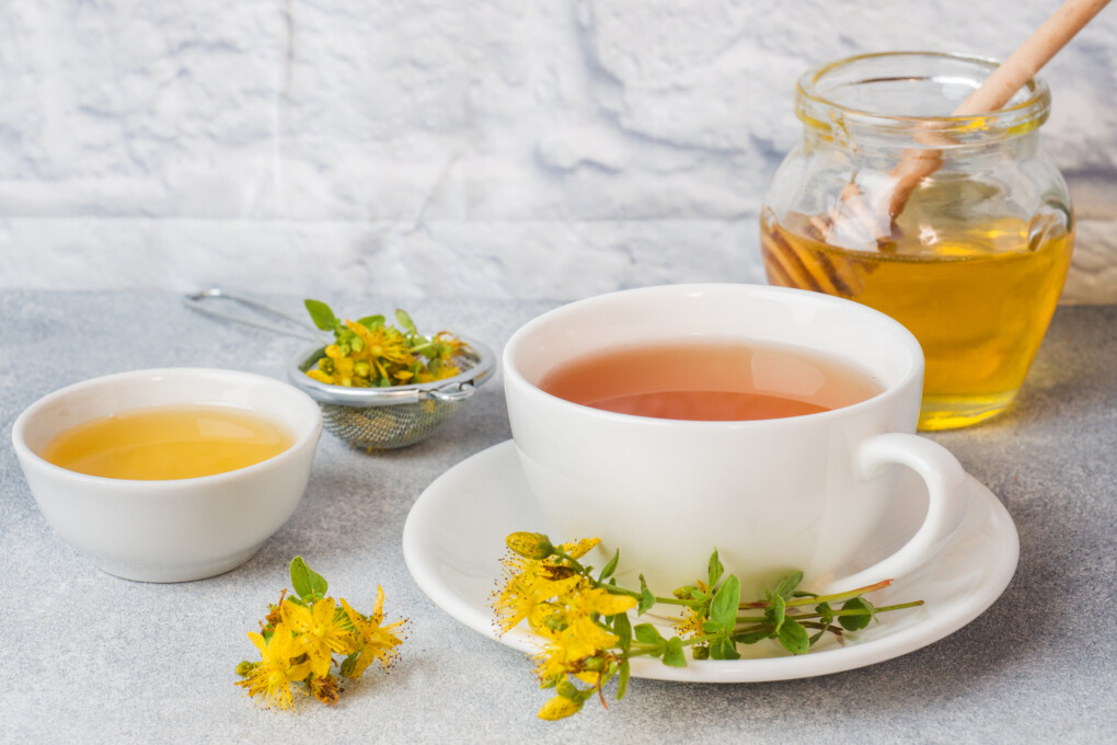 Dziurawiec - herbata, nalewka, właściwości dla zdrowia