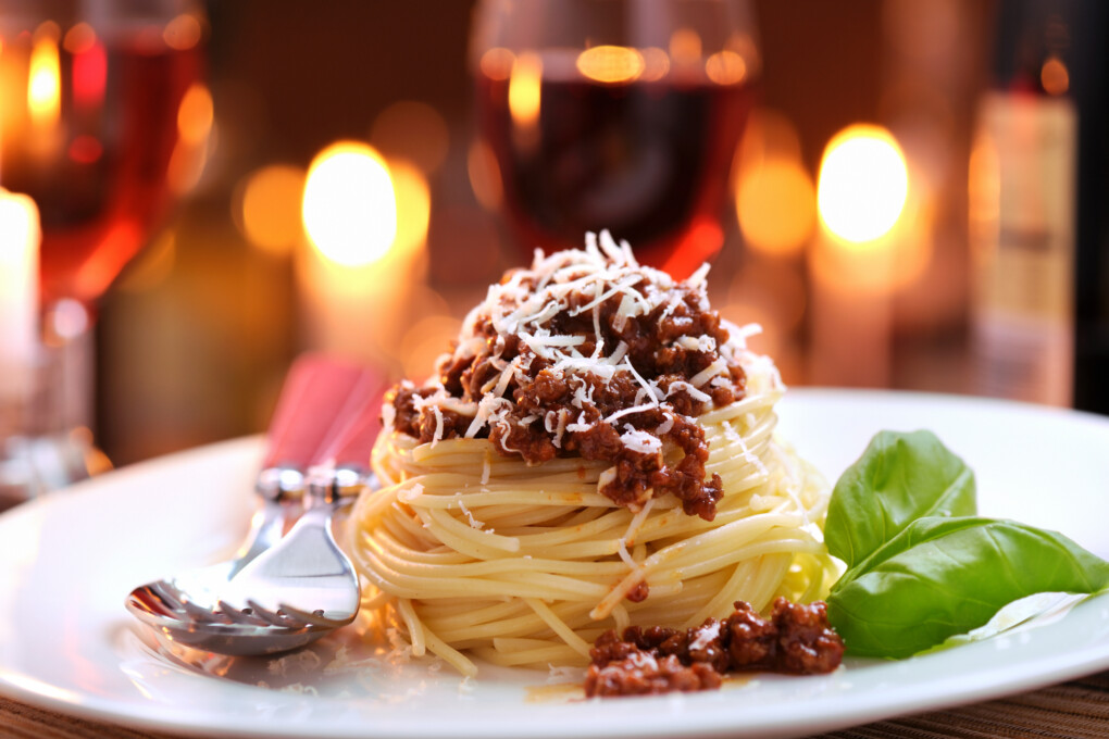 Sos do spaghetti bolognese z mięsem mielonym. Najpyszniejszy makaron świata