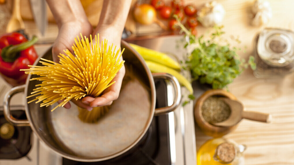 Makaron - z kurczakiem, szpinakiem, serem, tuńczykiem i pesto