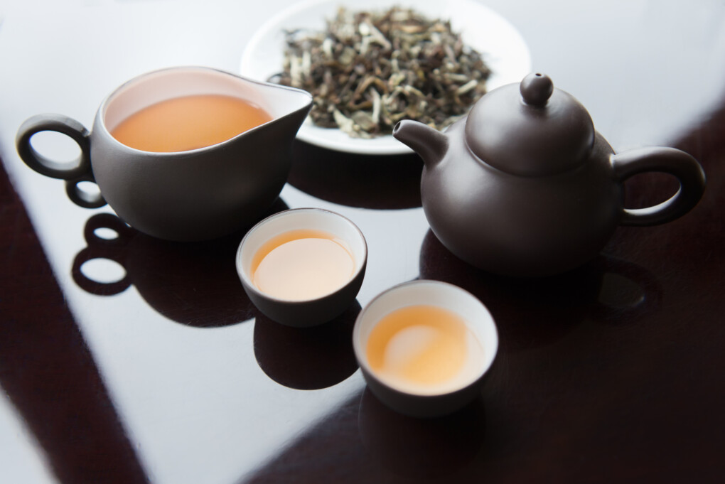 Biała herbata - właściwości, w ciąży, parzenie 