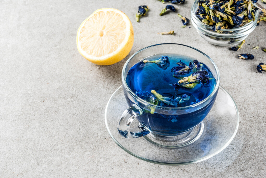 Herbata z pokrzywy, z imbirem, zielona, matcha, Rooibos, z liści malin czy niebieska