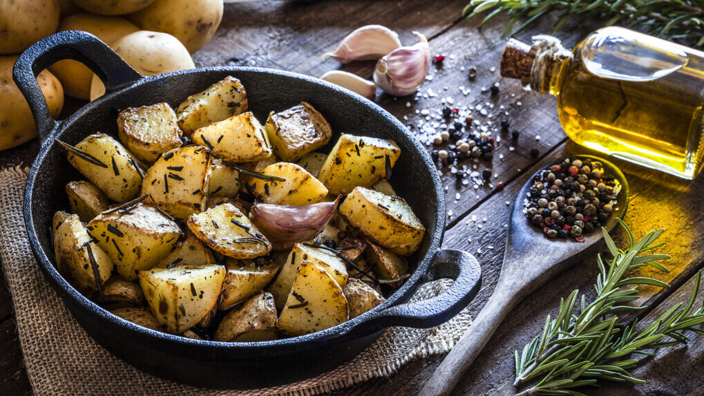 ziemniaki pieczone w piekarniku, rękawie, folii