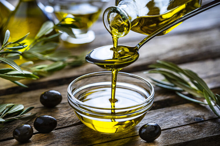 Oliwa z oliwek - właściwości dla zdrowia i urody