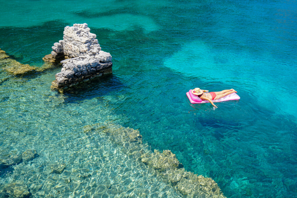 Woman Sunbathing On The Seabed Oh me Magazyn Dla Kobiet