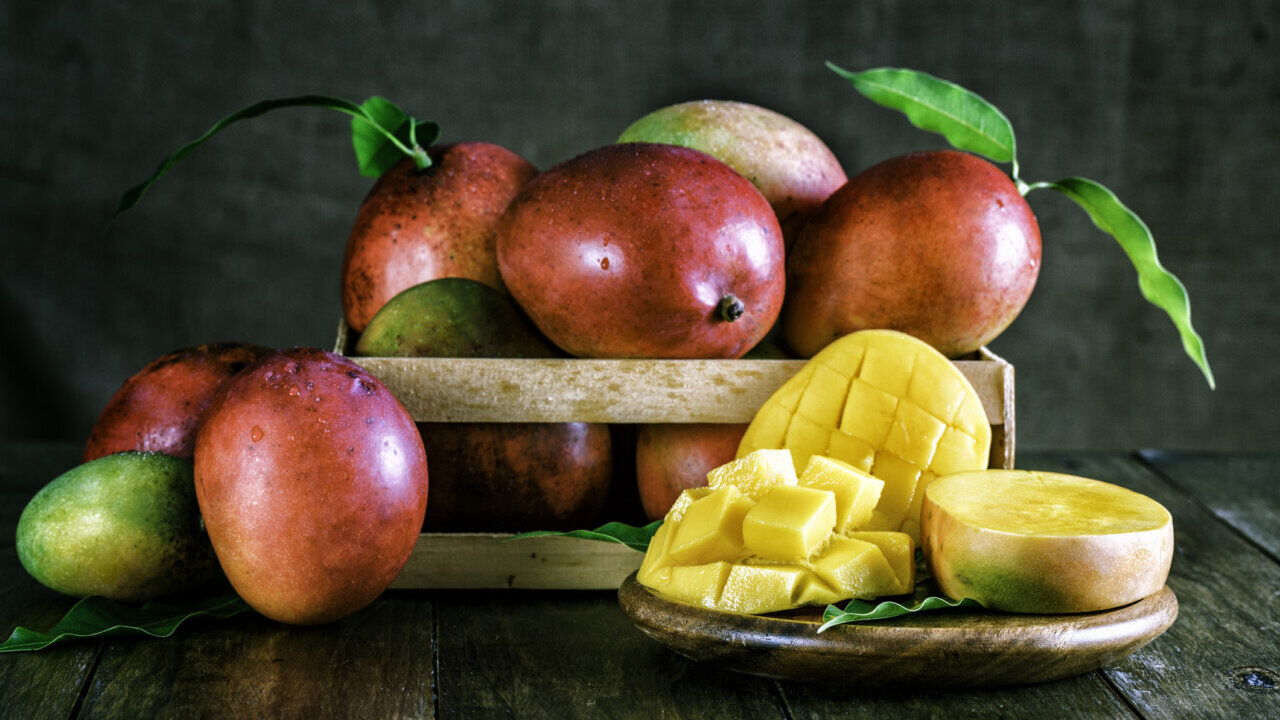 mango - wartości odżywcze, kalorie, zalety, alergia, jak obierać, jak kroić mango