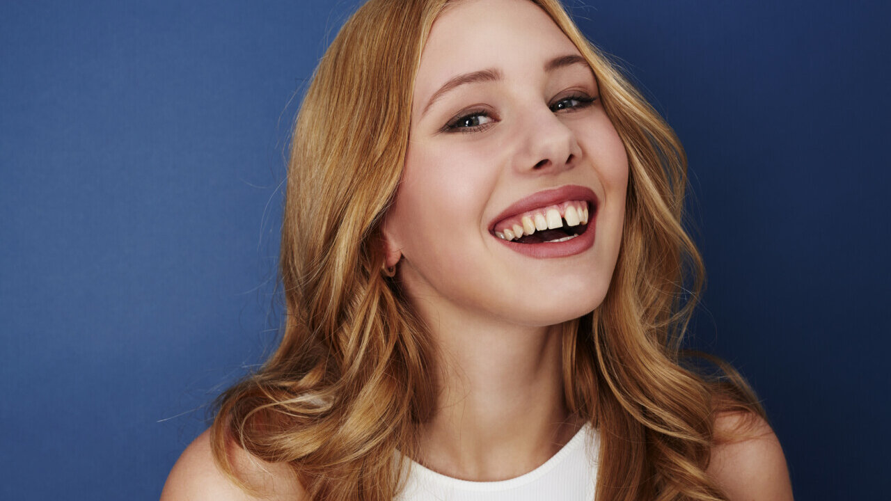 Diastema - przyczyny, rodzaje, leczenie szpary między zębami