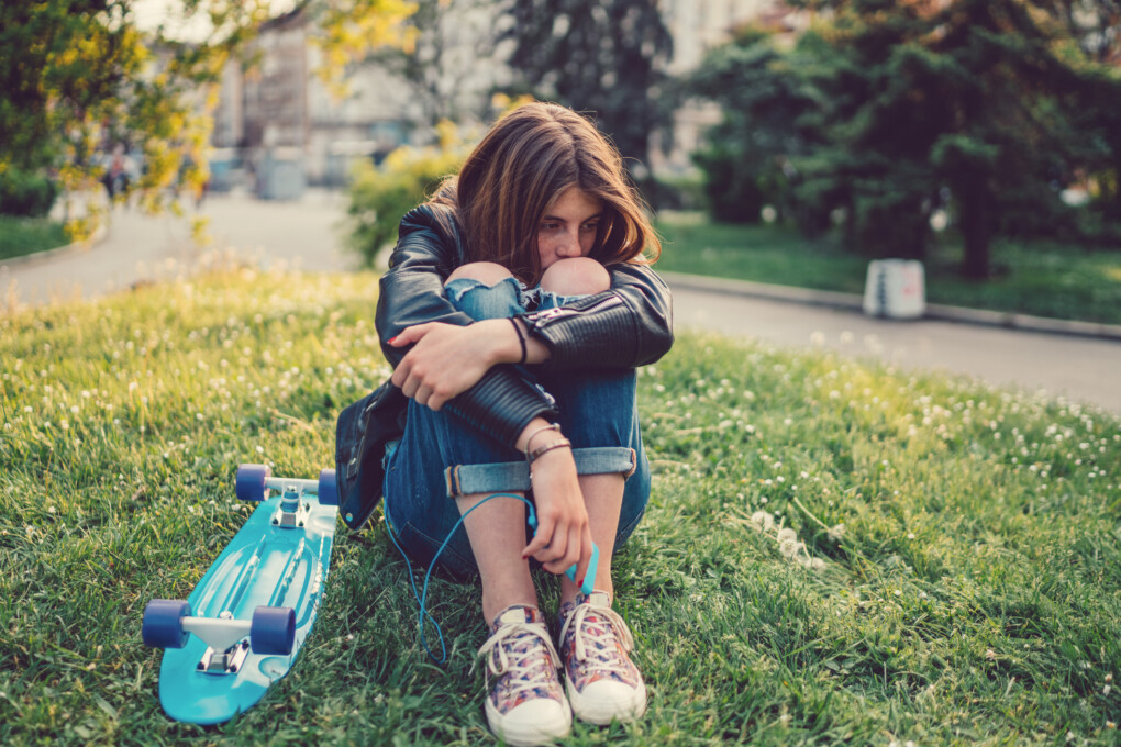 Pyskówki, zmienne nastroje, potoki łez… 7 zasad zdrowego życia z nastoletnią córką