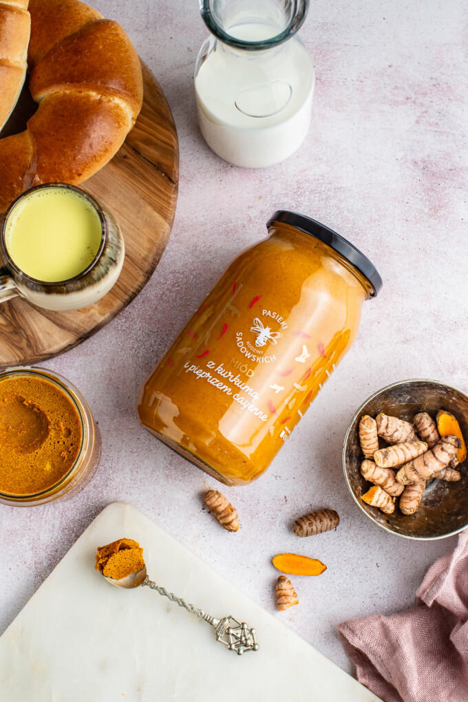 3 sposoby na rozgrzewkę – rozgrzewające napoje z miodem