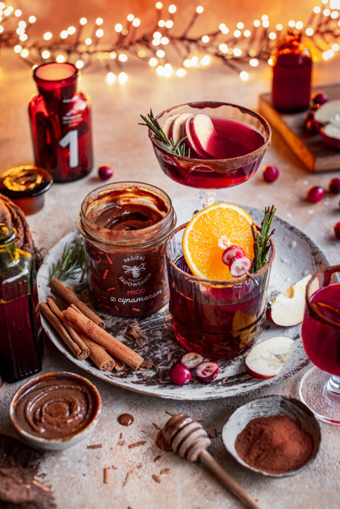 Przepisy na rozgrzewkę dwa miodowe grzańce z pasiek Rodziny Sadowskich