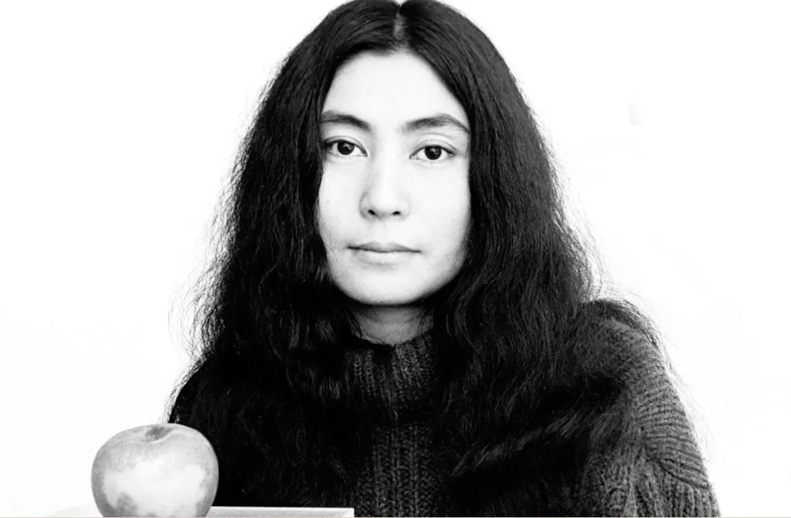 "Robiono ze mnie potwora". Yoko Ono kończy 90 lat