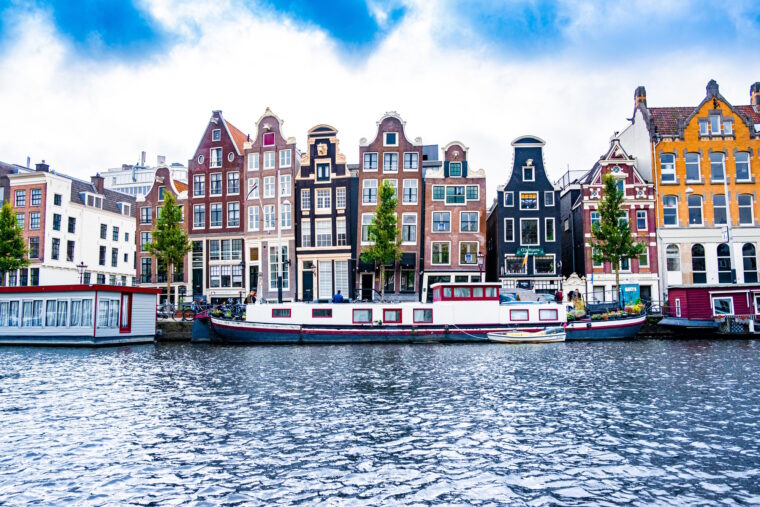 Amsterdam - widok na kamienice