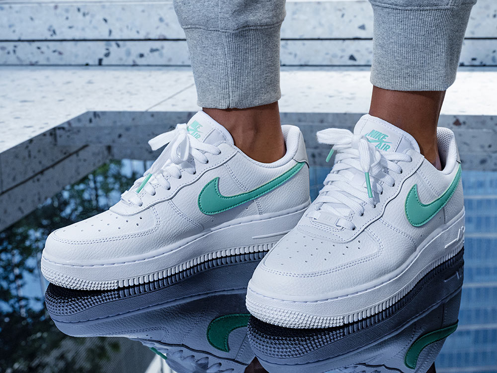 Kultowe sneakersy damskie, z którymi zawsze będziesz modna