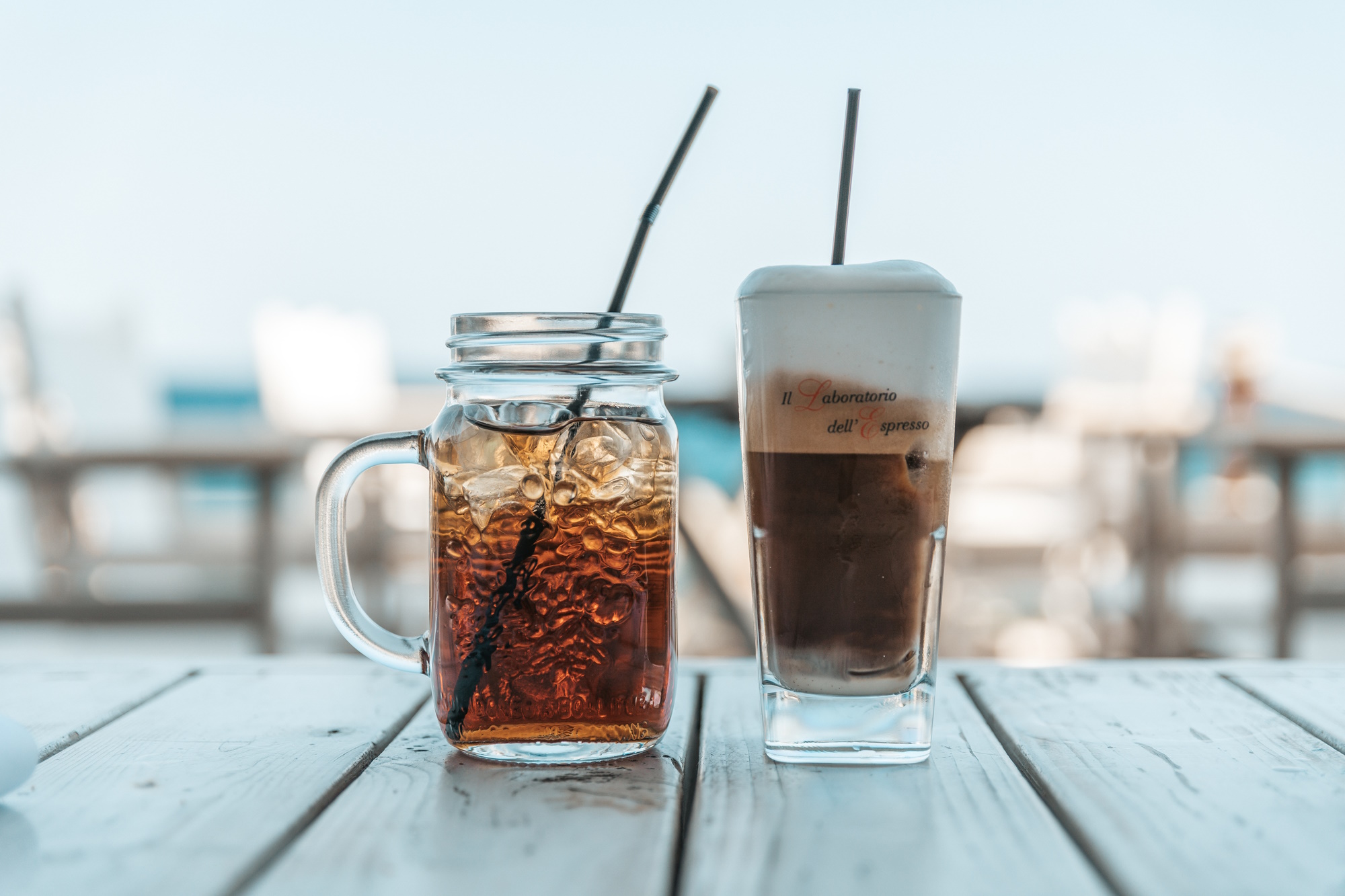 Sposób na upał? Mrożona kawa! Świetną, jak w kawiarni, zrobisz w domu