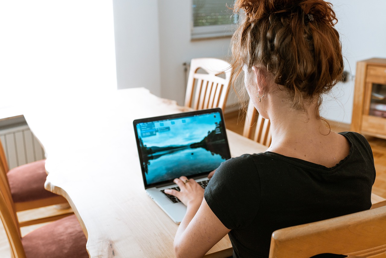 Dążenie do work-life balance może wywoływać niepokój. Prosta zmiana da świetne rezultaty