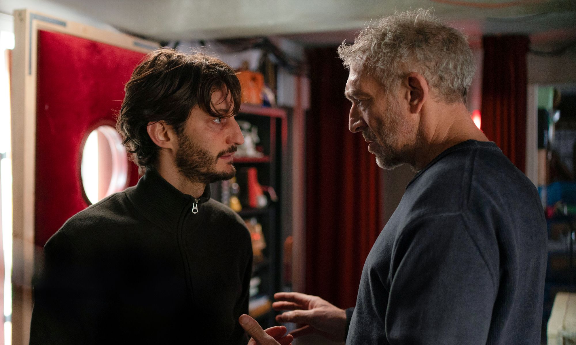 Jedna historia, dwa światy. Vincent Cassel w „Historiach równoległych”